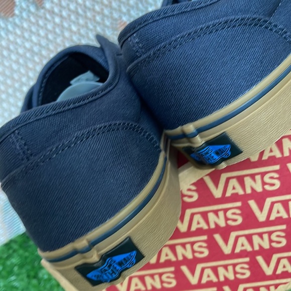 Vans Men’s Atwood
(12 Oz Canvas) Navy/Gum
VN000XB0D8F
Sneakers - Picture 15 of 16